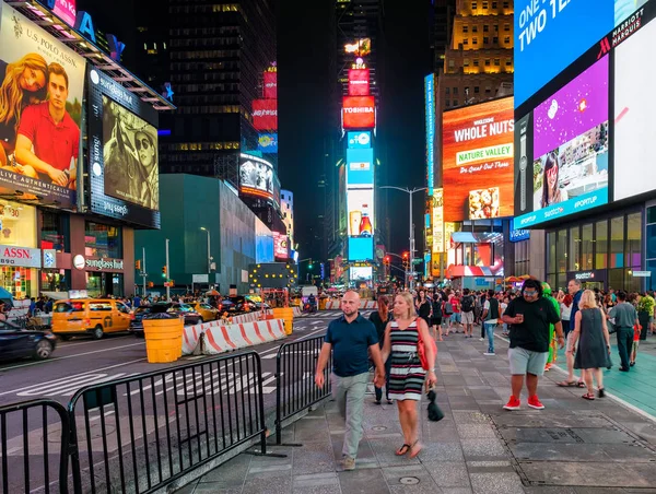 A Times Square, New York City éjszakai jelenet — Stock Fotó