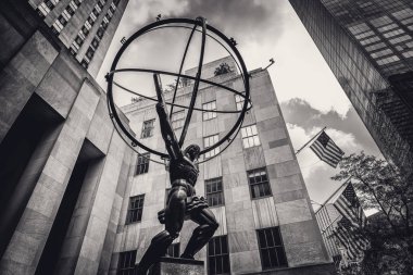 Vintage New York'un Fifth Avenue Atlas heykeli tonda