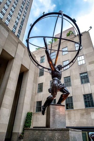 A famosa estátua de Atlas na Quinta Avenida de Nova Iorque — Fotografia de Stock