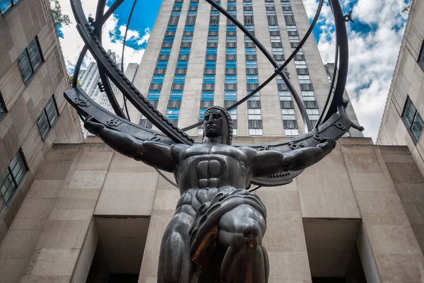 Die berühmte Statue des Atlas in der fünften Avenue der Stadt New York — Stockfoto