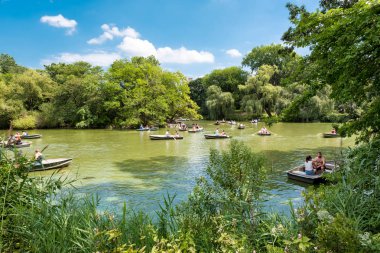 Kürekli göle New York'taki Central Park'ta