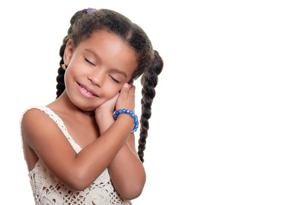 Afro-amerikai kis lány egy aranyos, ártatlan pillantást elszigetelt fehér — Stock Fotó
