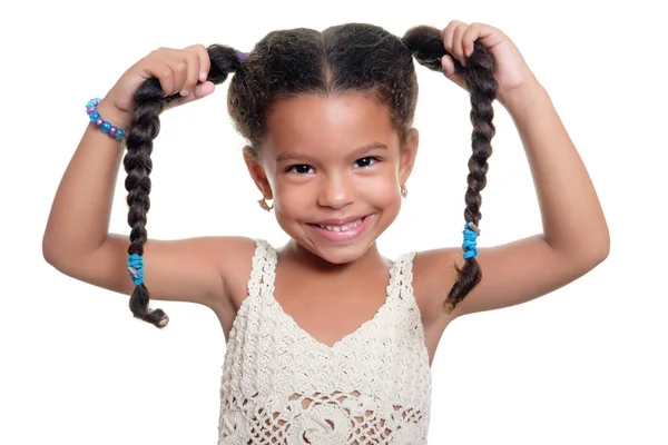 白で隔離するかわいいと面白いのアフリカ系アメリカ人の小さな女の子の肖像画 — ストック写真