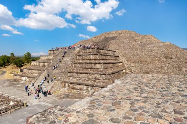 Ay ve Meksika'da Teotihuacan, Kolomb öncesi diğer yapıların piramit