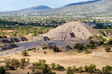 Ay piramit ve Meksika'da Teotihuacan, ölülerin Avenue görünümü