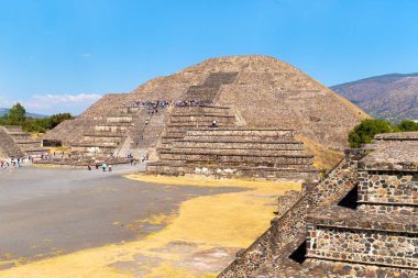 Ay ve Meksika'da Teotihuacan, Kolomb öncesi diğer yapıların piramit
