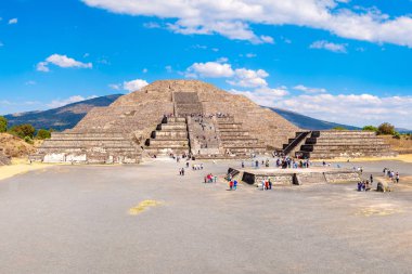 Ay ve Meksika'da Teotihuacan aya Plaza Piramidi