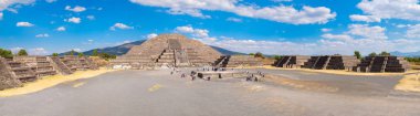 Ay piramit ve Meksika'da Teotihuacan aya Plaza görünümü