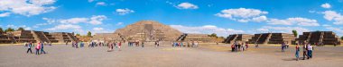 Ay piramit ve Meksika'da Teotihuacan aya Plaza görünümü