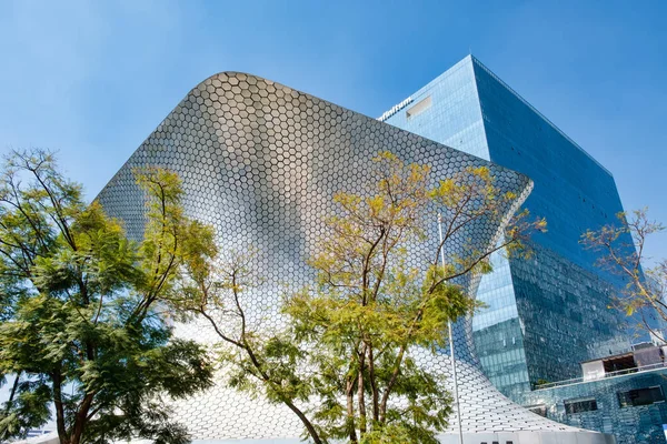 El moderno museo de arte Soumaya en la Ciudad de México — Foto de Stock