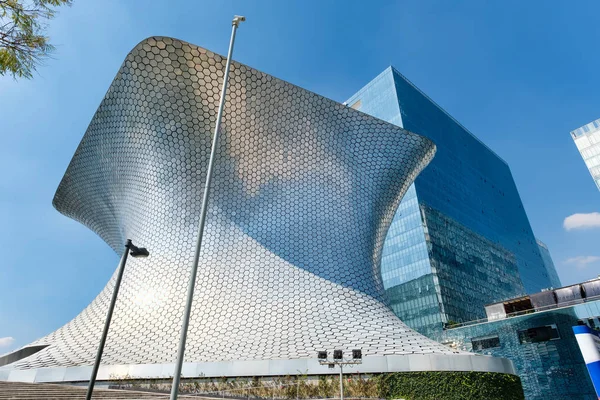 El moderno museo de arte Soumaya en la Ciudad de México — Foto de Stock