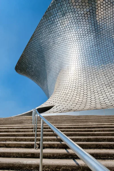 El moderno museo de arte Soumaya en la Ciudad de México — Foto de Stock