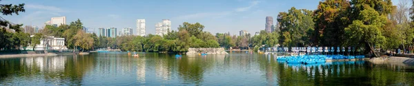 Jezero v parku Chapultepec v Mexico City — Stock fotografie