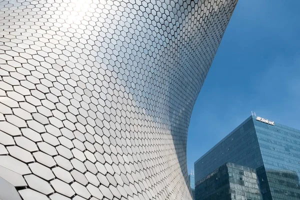 O moderno museu de arte Soumaya na Cidade do México — Fotografia de Stock