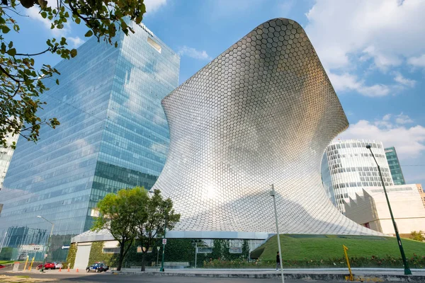 O moderno museu de arte Soumaya na Cidade do México — Fotografia de Stock