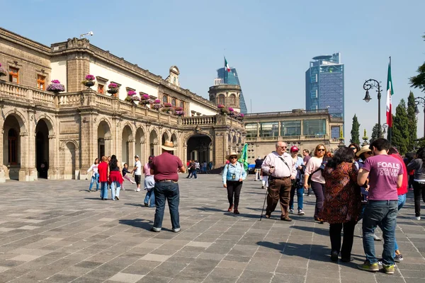 Mexico City'deki Chapultepec Kalesi'nde ziyaretçi — Stok fotoğraf