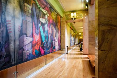 Mexico City'deki Palacio de Bellas Artes adlı duvar resimleri hayran ziyaretçi