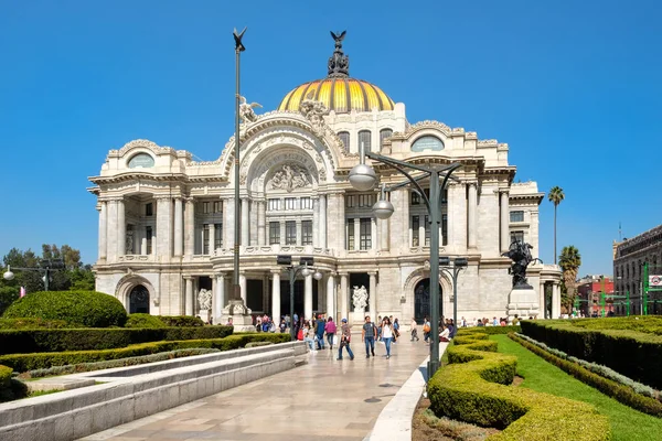 Palacio de Bellas Artes lub Pałac Sztuk Pięknych w Meksyku — Zdjęcie stockowe