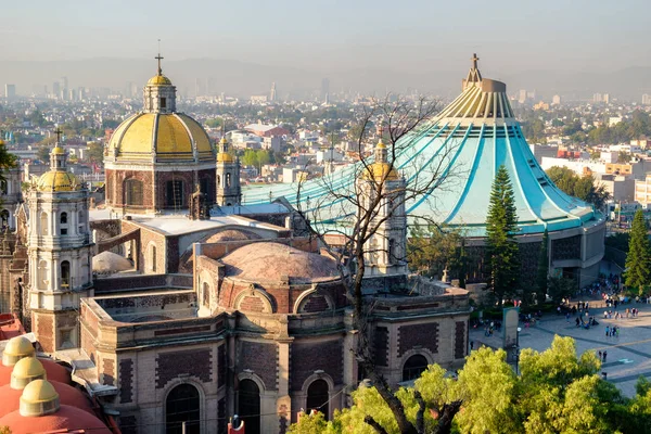 Bazilika Panny Marie z Guadalupe z kopce Tepeyac v Mexico City — Stock fotografie