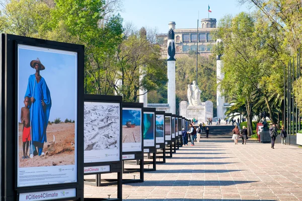 Entrada del Parque Chapultepec en la Ciudad de México con el castillo al fondo —  Fotos de Stock