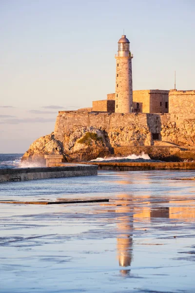 Φρούριο El morro και φάρο στην Αβάνα στο ηλιοβασίλεμα — Φωτογραφία Αρχείου