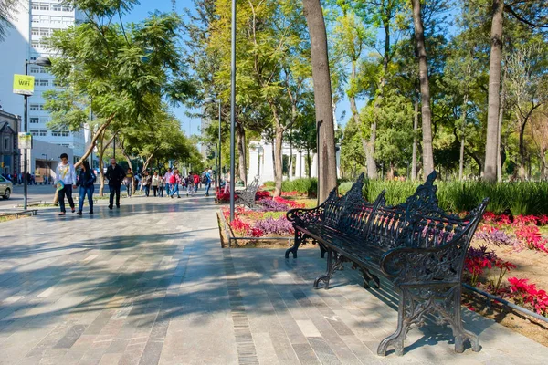 Το κεντρικό πάρκο Alameda στο ιστορικό κέντρο της πόλης του Μεξικού — Φωτογραφία Αρχείου