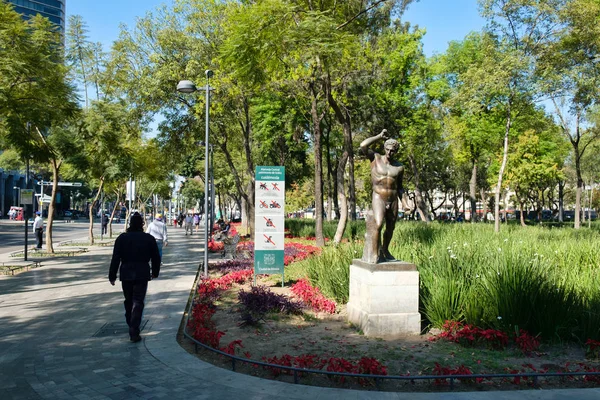 Alameda Central Park içinde tarihi merkezi Mexico City — Stok fotoğraf