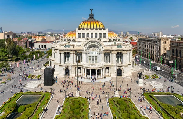 Palacio de Bellas Artes nebo paláci výtvarných umění v Mexico City — Stock fotografie