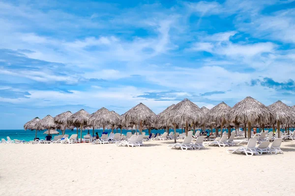 Toevlucht op Varadero strand in Cuba — Stockfoto