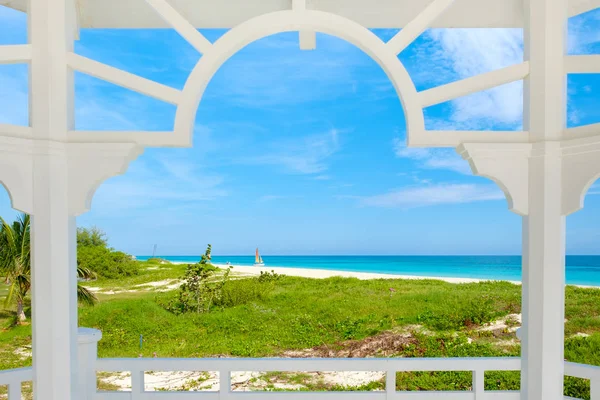 Playa de Varadero en Cuba vista desde el balcón de una casa cercana — Foto de Stock