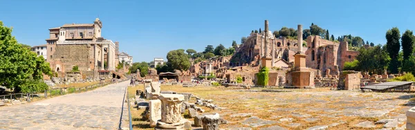 Die ruinen des römischen forums in zentralrom — Stockfoto