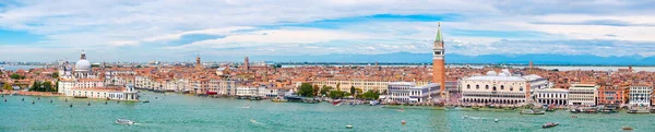 Muy alta resolución vista panorámica de Venecia en un hermoso día — Foto de Stock