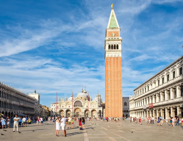 Plac Świętego Marka w piękny letni dzień w Wenecji — Zdjęcie stockowe