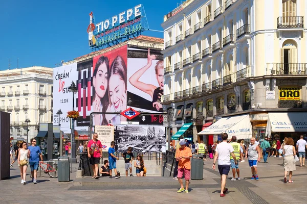 Puerta del Sol, um dos lugares mais conhecidos de Madrid — Fotografia de Stock