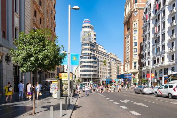 Gran Via, een van de meest bekende gebieden in Madrid — Stockfoto