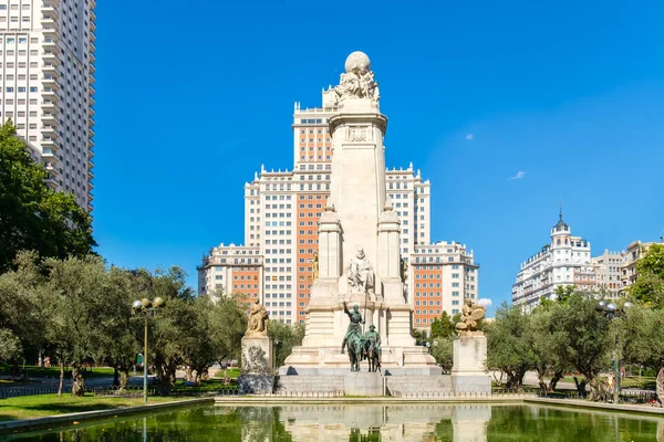 Plaza de Espana of Spanje plein in het centrum van Madrid — Stockfoto