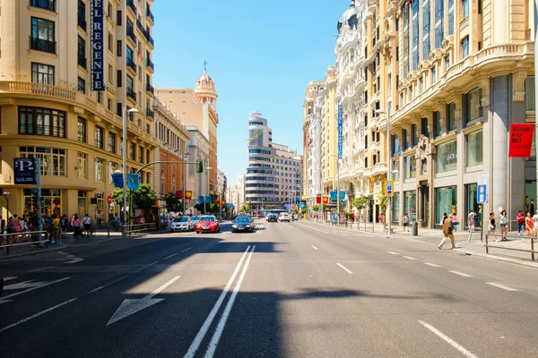 Gran Via, een van de meest bekende gebieden in Madrid — Stockfoto