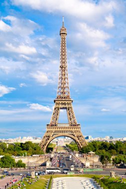 Güzel bir gün Paris'te Eyfel Kulesi