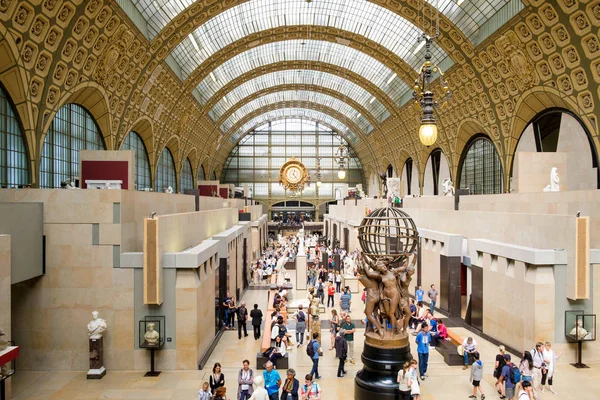 Visitantes en el Musee d 'Orsay de París —  Fotos de Stock