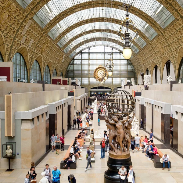 Visitantes en el Musee d 'Orsay de París —  Fotos de Stock