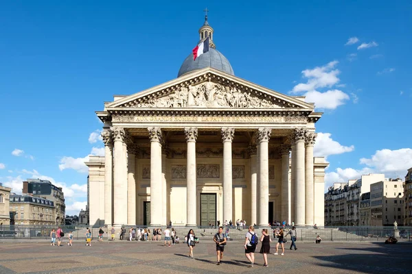 Het Pantheon in Parijs op een mooie zomerdag — Stockfoto