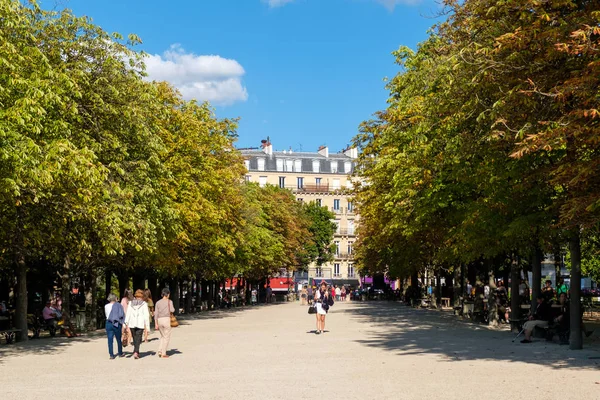 The Luxembourg Garden in Paris on a beautiful summer day — Stock Photo, Image