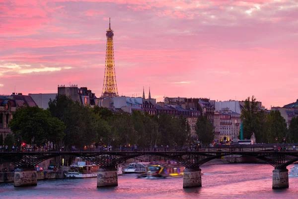 パリのセーヌ川に沈む夕日 — ストック写真