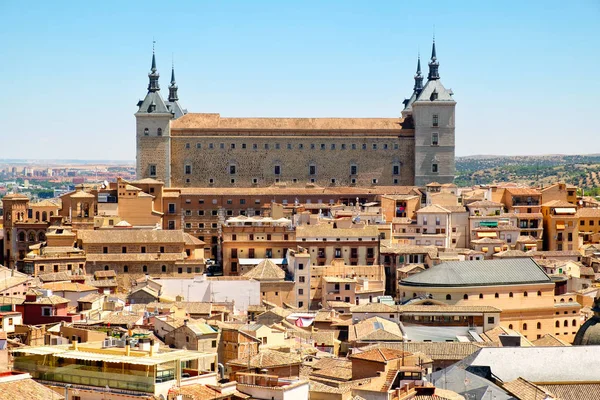 The medieval city of Toledo in Spain with the Alcazar overlooking the old town — Stock Photo, Image