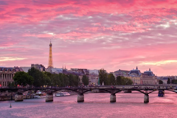 Colorido atardecer en París — Foto de Stock