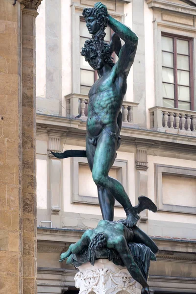 Spiżowa statua, Perseusza, zabijając Medusa przez Benvenuto Cellini w Florencja, Włochy — Zdjęcie stockowe