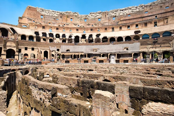 Rovine del Colosseo nel centro di Roma — Foto Stock