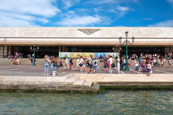 A estação ferroviária de Santa Lucia em Veneza — Fotografia de Stock