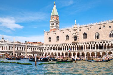 Grand Canal sonraki St Marks Meydanı Venedik, geleneksel gondol