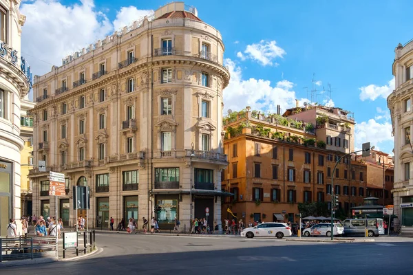 Straßenszene im Zentrum Roms, Italien — Stockfoto